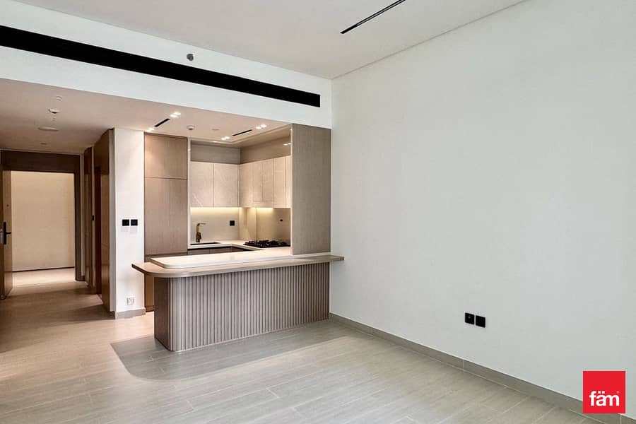 Brand New, Vacant n Ready, Very Spacious +Study