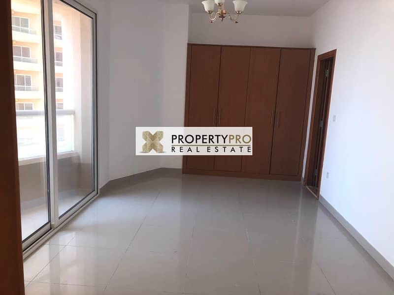 Spacious 1 BR Apt in Lake Side Tower Spacious 1 BR Apt in Lake Side Tower