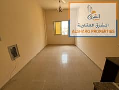 استديو طابق ارضى للايجار السنوي فى الروضه قريب لشارع الشيخ عمار 17 الف على 6 دفعات نظام التكييف والتبريد اسبليت الصيانة الدورية على المالك موقع