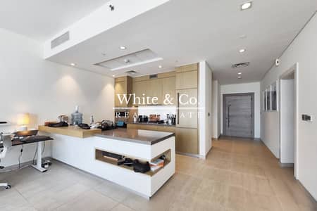 1 Bedroom Flat for Sale in Palm Jumeirah, Dubai - Atlantis View | Large 1 Bed | Beachfront