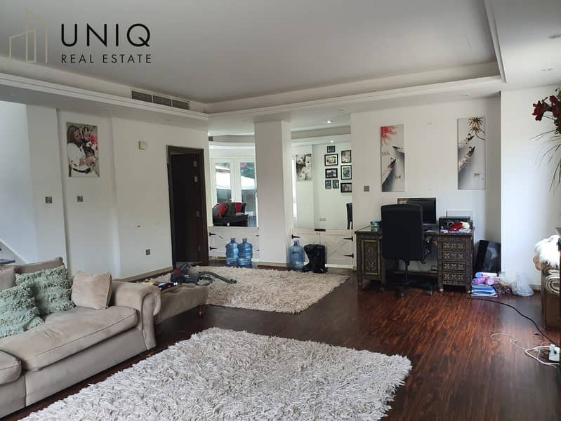 9 Living Area 1. jpeg