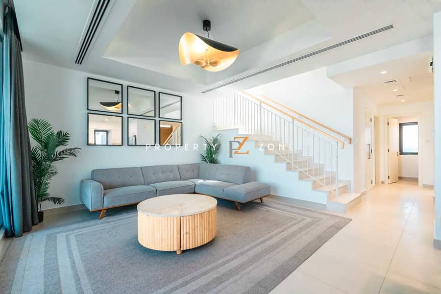 Stunning Single Row | Vacant | Landscaped Garden