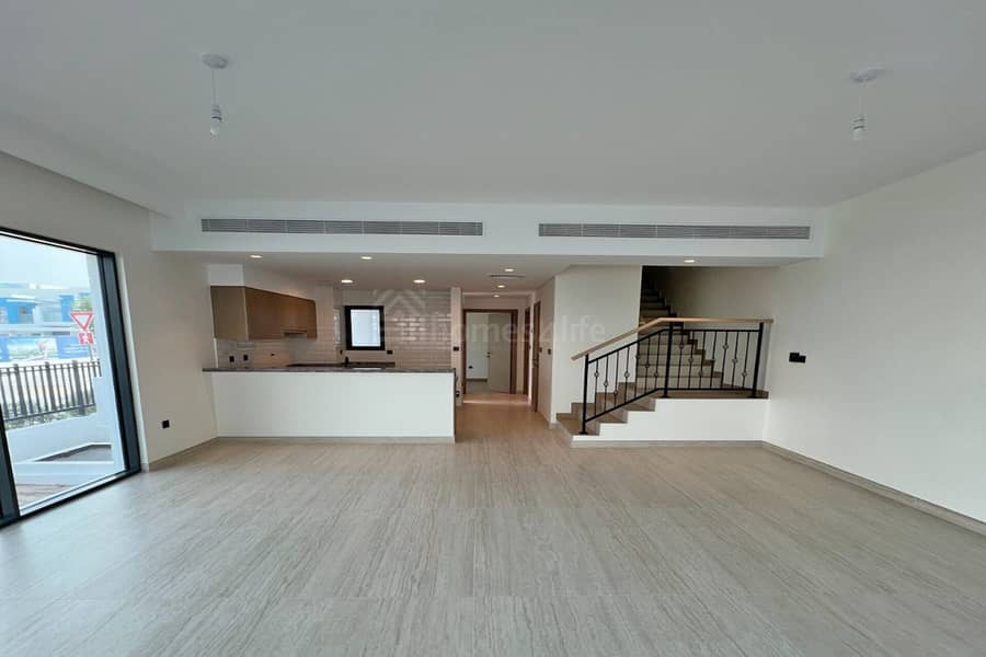 Mediterranean Style | Fitted kitchen | Vacant