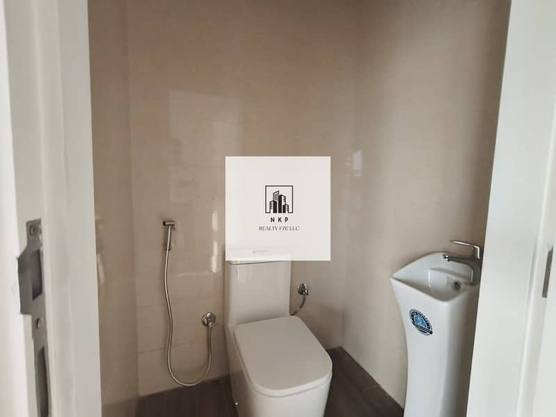 6 3d0b993a-0706-40bd-be8a-6efb533d4bab. jpeg