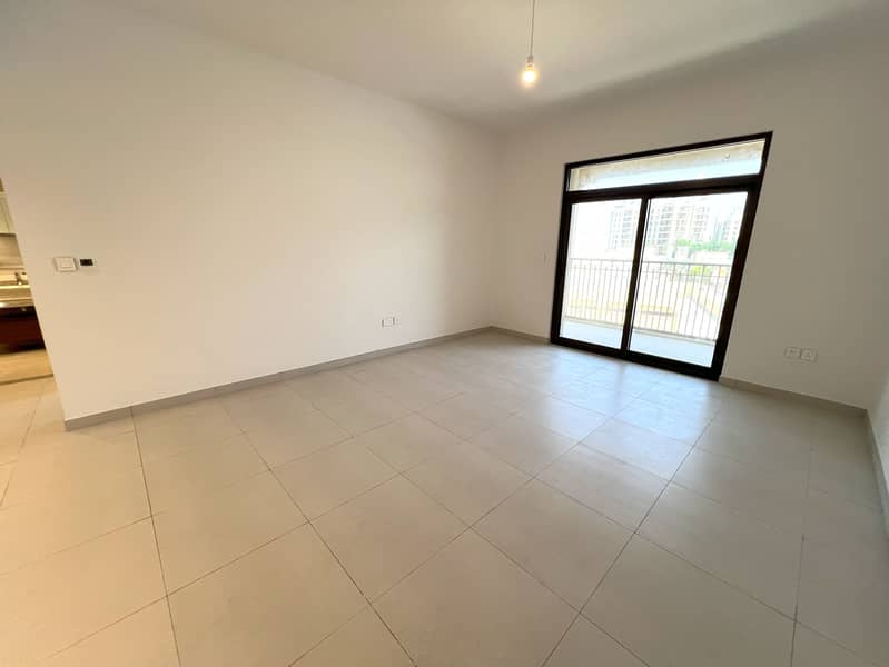 5 4- Living Room. jpg