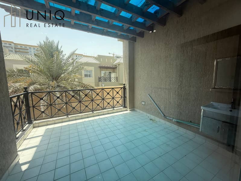 21 Balcony 1. jpeg