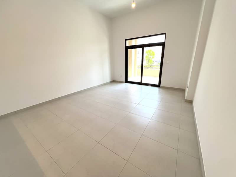 5 2- Living Room. jpg