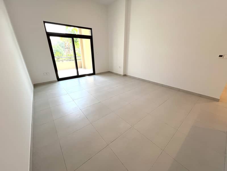 6 3- Living Room 2. jpg