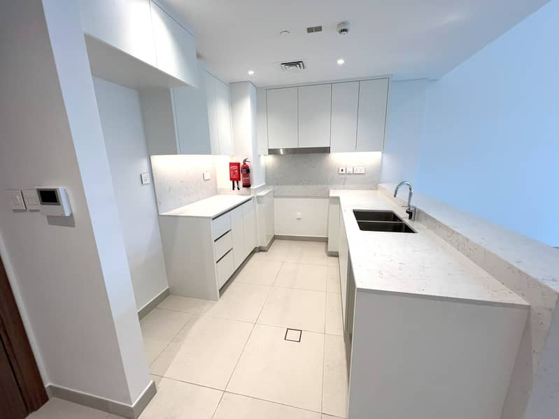 7 6- Kitchen 1. jpg
