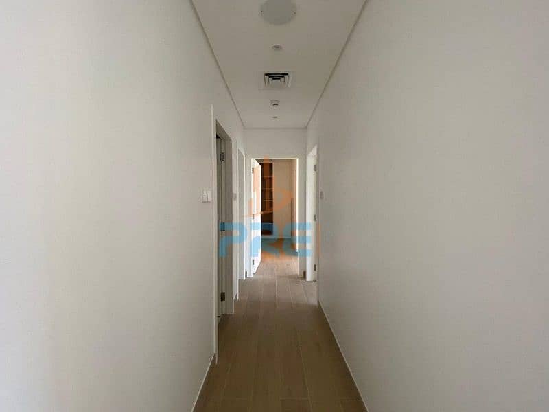 4 HALLWAY]. jpg