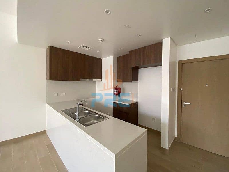 8 KITCHEN]. jpg