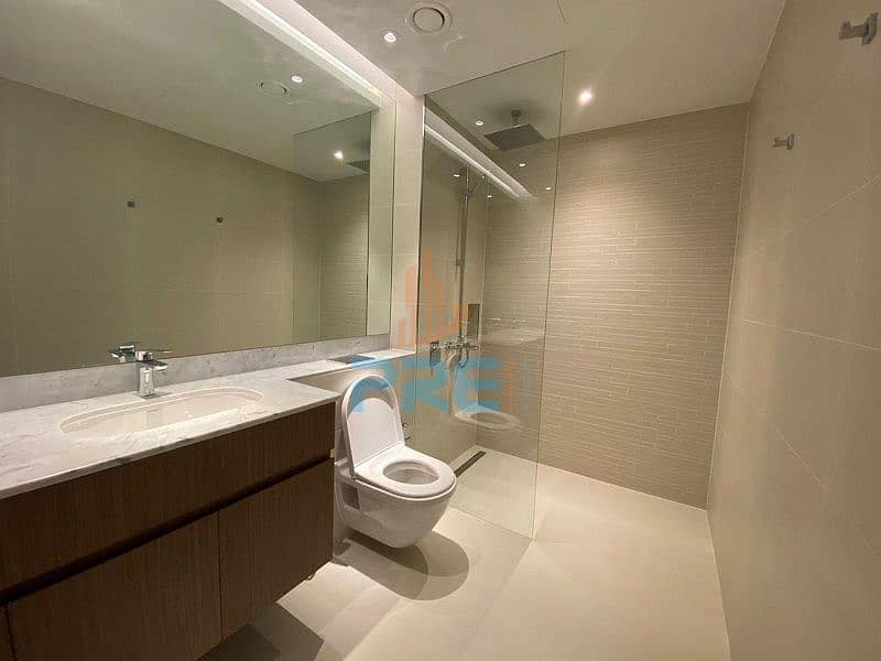 10 BATHROOM]. jpg