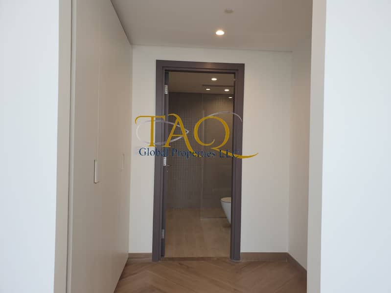10 8a5d87bd-7bf0-4de9-b8d3-1a6bb384ccbd. jpg