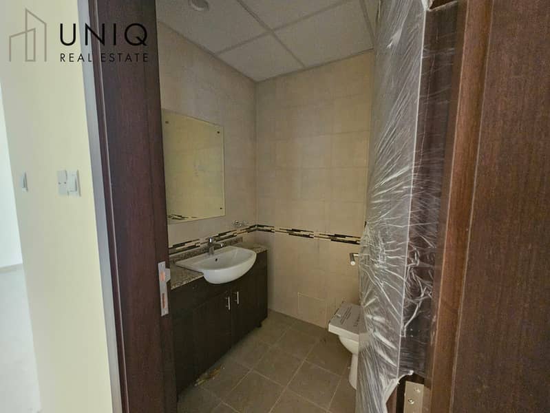 9 Bathroom. jpeg