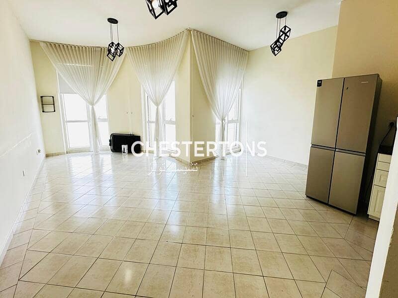 Upgraded Kitchen | Lake View | Well Maintained Upgraded Kitchen | Lake View | Well Maintained