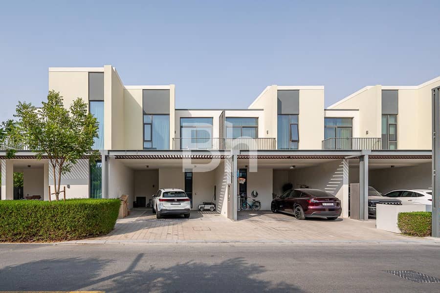 Vacant in October | Upgraded | Close to Pool Vacant in October | Upgraded | Close to Pool