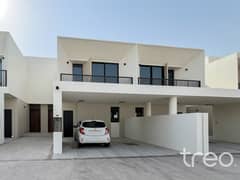 Viewable | Single row | Near pool and park