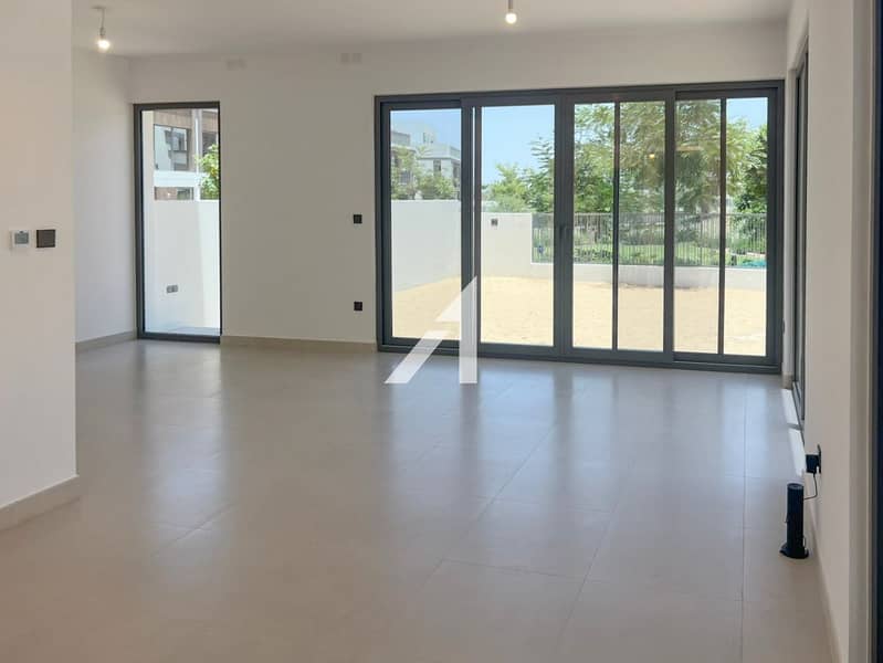 Upgraded Villa | Landscaped | Large Plot | Vacant