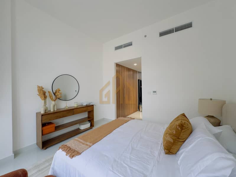 SMART LIVING| LUXURY AMENITIES| BEST DEAL - Image 4