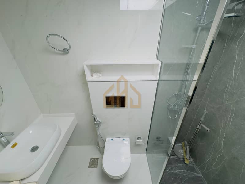 SMART LIVING| LUXURY AMENITIES| BEST DEAL - Image 6