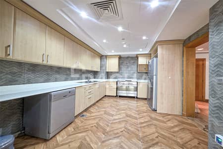 2 Bedroom Apartment for Rent in Palm Jumeirah, Dubai - Upgraded | Beach Club | Maids Room | Near Mall