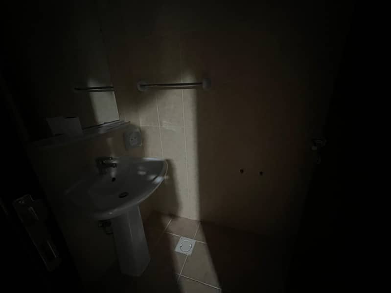 12 561507e6-9aa9-44b6-b2f7-7c2ecfaae932. jpeg