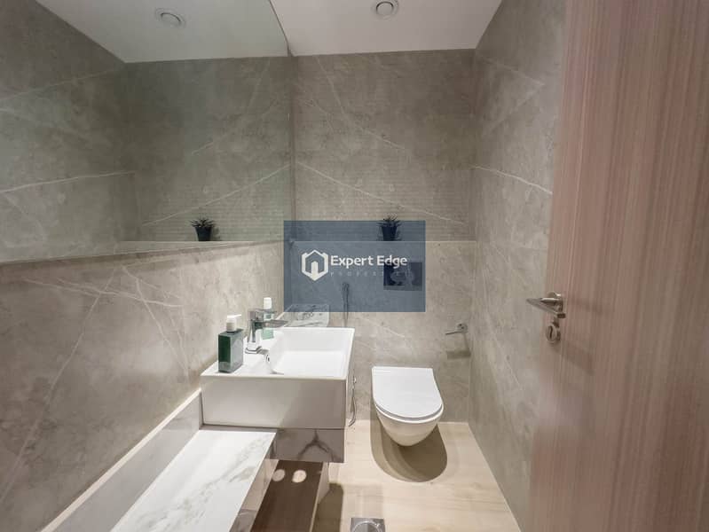 12 bathroom. jpg
