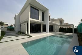 PRIVATE POOL | OPEN KITCHEN | PARK BACKING