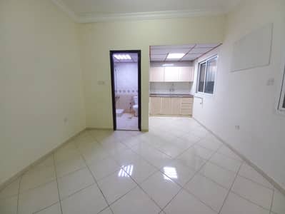 استوديو  للايجار في تجارية مويلح، الشارقة - 20231226_175311. jpg