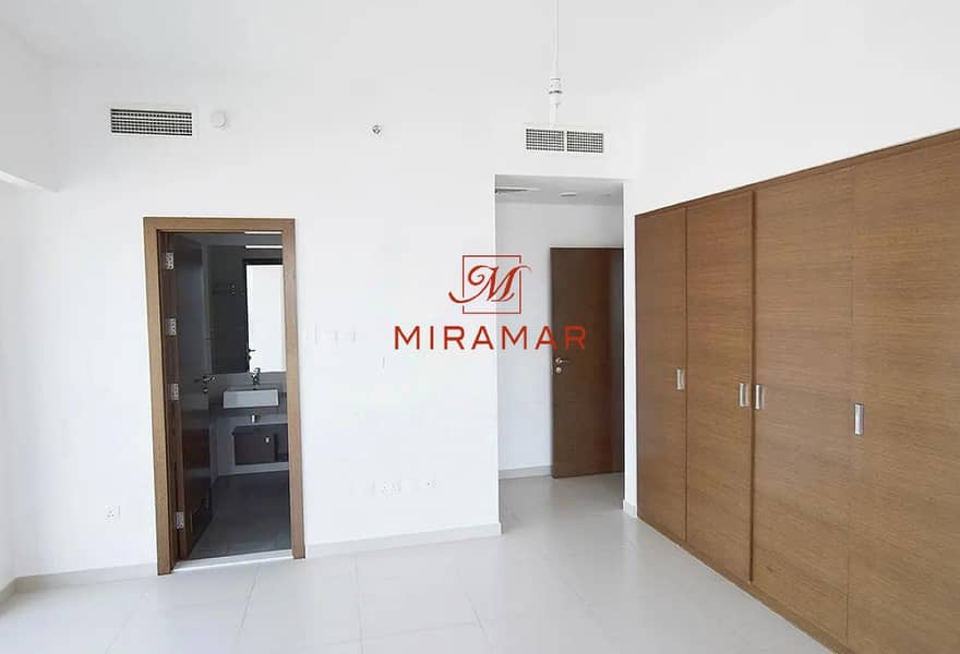 13 d2063cc2-ceca-4573-bf8f-277e86da11ad. jpg