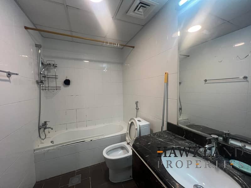 Downtown Large Furnished 1 B/R Apt Burj Al Nojoom - Image 10