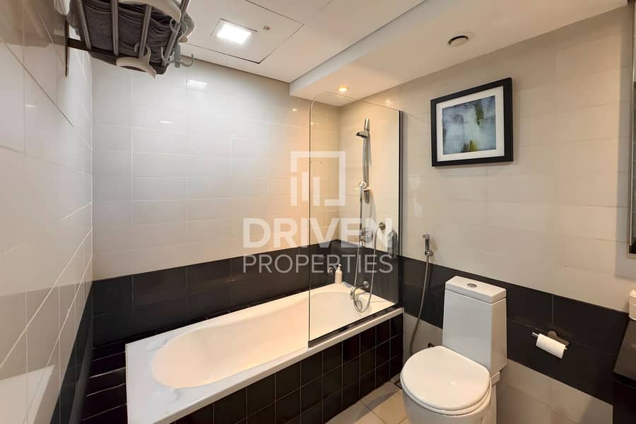 Stunning High Floor Unit | Stunning Views | Rented - Image 8