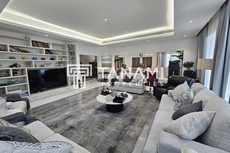 6 Bedroom Villa for Sale in Pearl Jumeirah, Dubai - Luxurious | Vacant on Transfer | Near the Beach