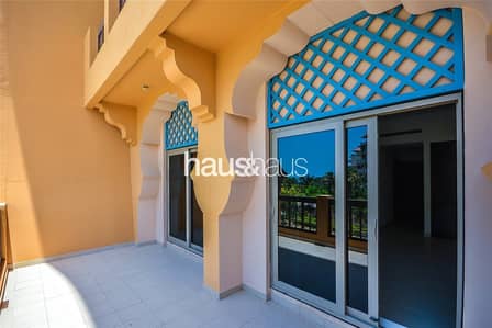Larger balcony | 4 cheques | Sea and pool views Larger balcony | 4 cheques | Sea and pool views