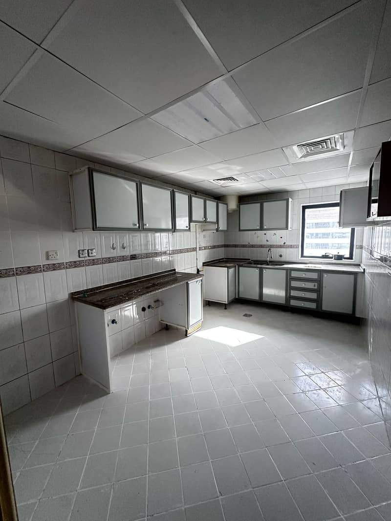 4 صورة واتساب بتاريخ 2025-08-05 في 14.45. 32_43581ad2. jpg