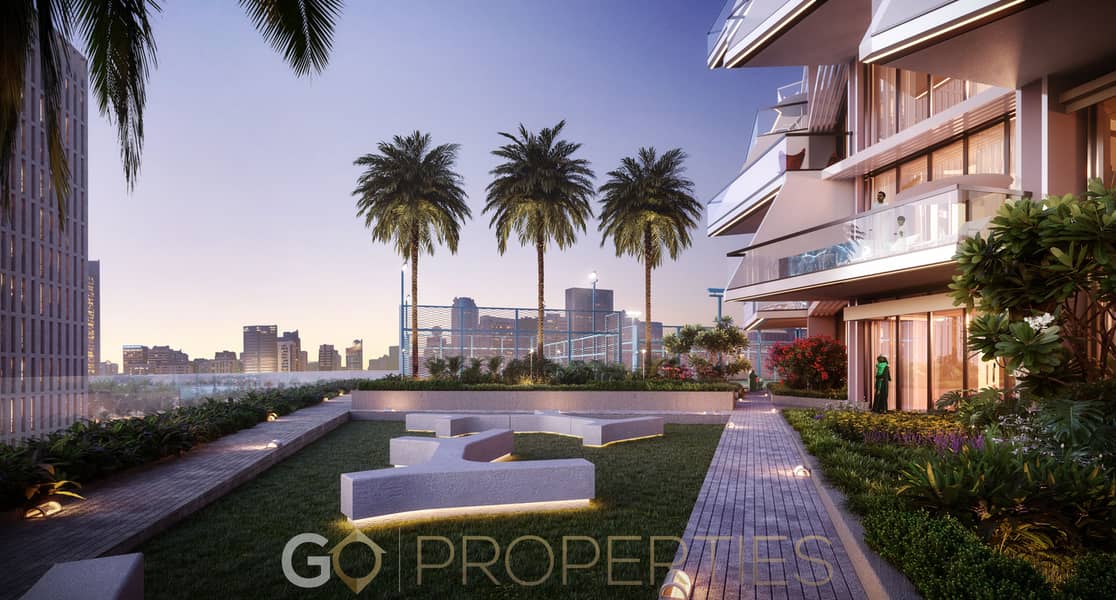 7 Exterior Royale 5. jpg