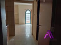 شقة في O-04،الحي الفارسي،المدينة العالمية 32000 درهم - 12434959