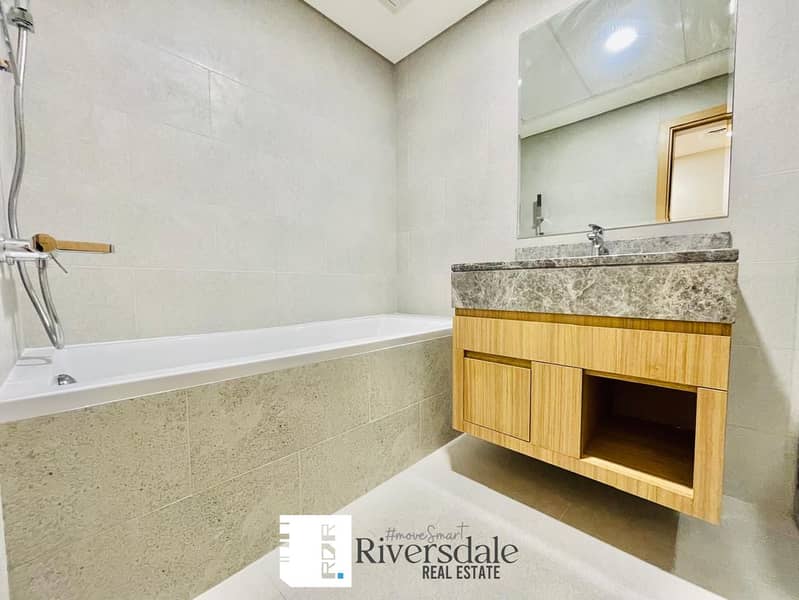17 999ee1a8-ac49-4e95-a87d-bb868267d74b. jpeg