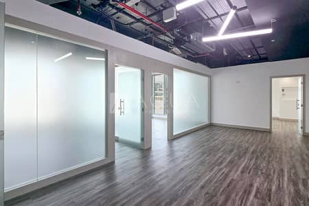 Office for Rent in Dubai Marina, Dubai - Panoramic View | Vibrant | High Quality