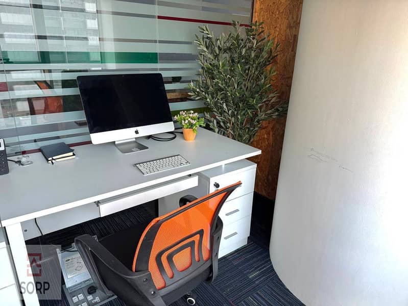 4 5f7b81b0-7dde-4d16-bf2d-03845cba6306. jpg