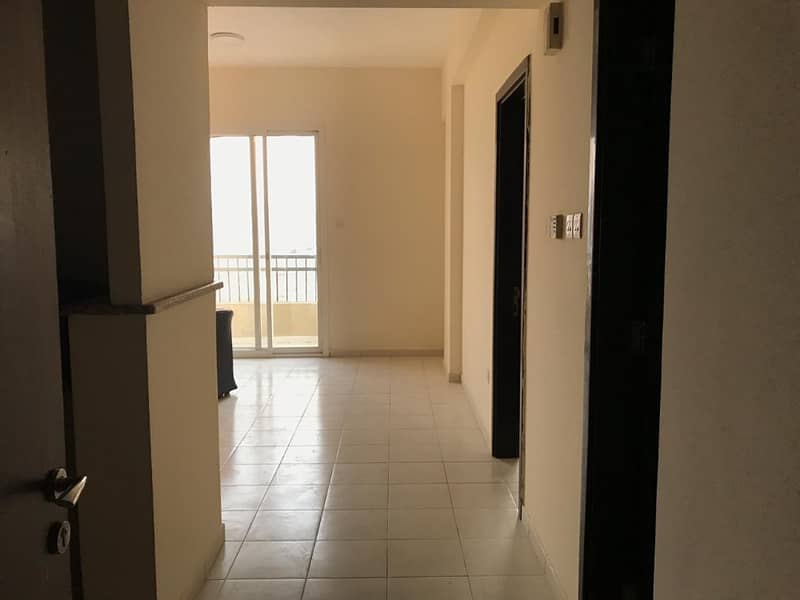 !! 1B/R with balcony apartment availible for Rent!!