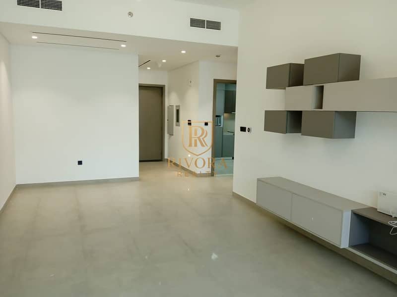 2 BHK I LUXURY I EQUIPPED KITCHEN