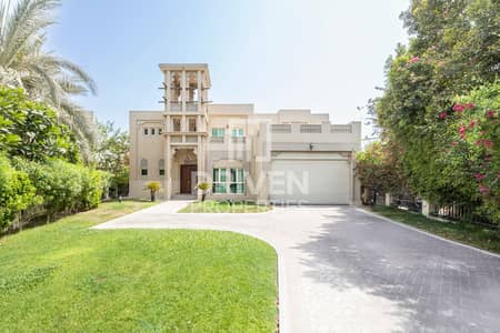 4 Bedroom Villa for Sale in Jumeirah Islands, Dubai - Luxurious Villa with Maids and Study Room
