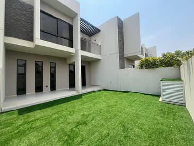 3 Bedroom Townhouse for Sale in DAMAC Hills 2 (Akoya by DAMAC), Dubai - Single Row | Closed Kitchen | Community View