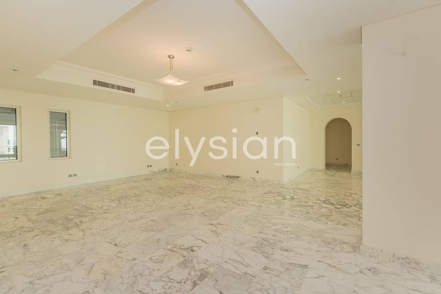 Stunning Penthouse I Sea Views I Vacant