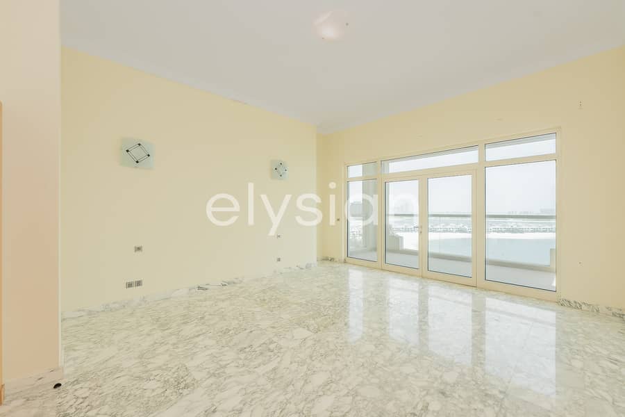 Stunning Penthouse I Sea Views I Vacant