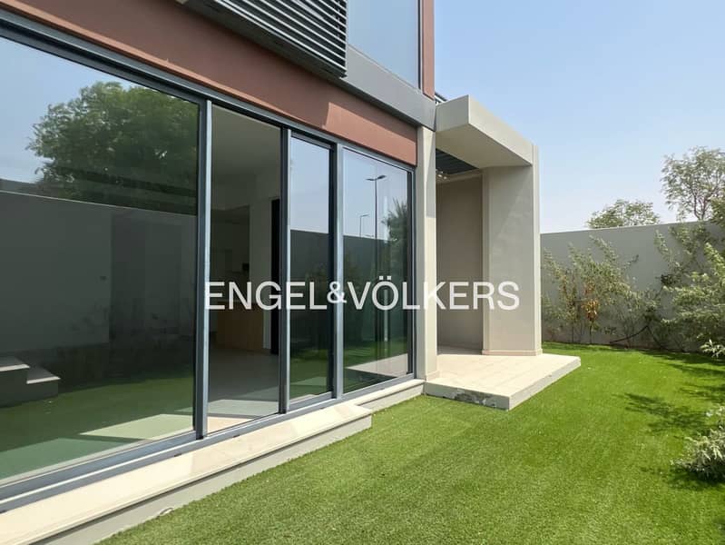 Corner Unit | Single Row | Near Amenities