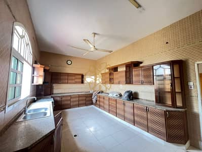 7 Cпальни Вилла в аренду в Аль Нехайлат, Шарджа - IMG-20250807-WA0045. jpg