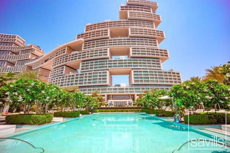 4 Bedroom Townhouse for Sale in Palm Jumeirah, Dubai - Luxury | Vacant | Private Elevator