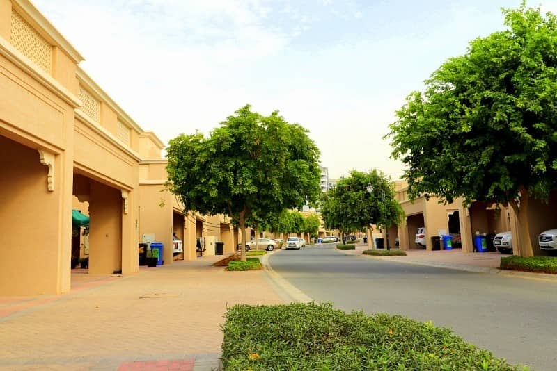 TRADITIONAL END TOWNHOUSE | 3BR + STUDY + MAID TRADITIONAL END TOWNHOUSE | 3BR + STUDY + MAID
